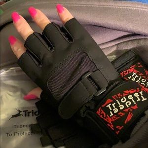 New Trideer Women’s Small Workout gloves.